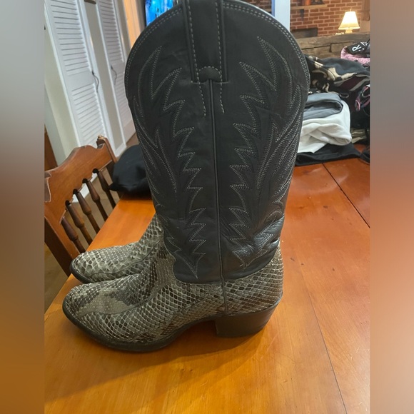 Pair of snakeskin Justin Men’s western boots 8D - Picture 7 of 8